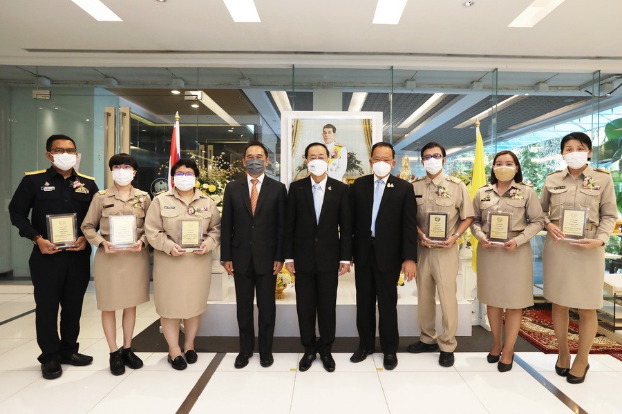 พิธีมอบโล่ผู้ประพฤติปฏิบัติตนชอบด้วยความซื่อสัตย์สุจริต กระทรวงการคลัง