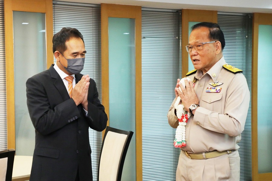 รมช.คลัง ให้การต้อนรับปลัด.คลัง และคณะผู้บริหารระดับสูง เข้าอวยพรปีใหม่ไทย เนื่องในเทศกาลสงกรานต์ 2565